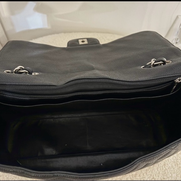 Description
• Chanel Shoulder Bag - Picture 3 of 7